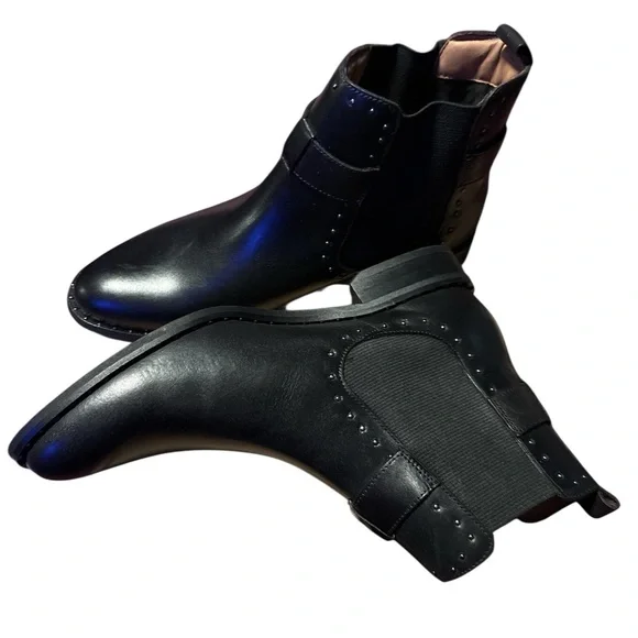 Sleek Black Ankle Boots - Picture 4 of 5